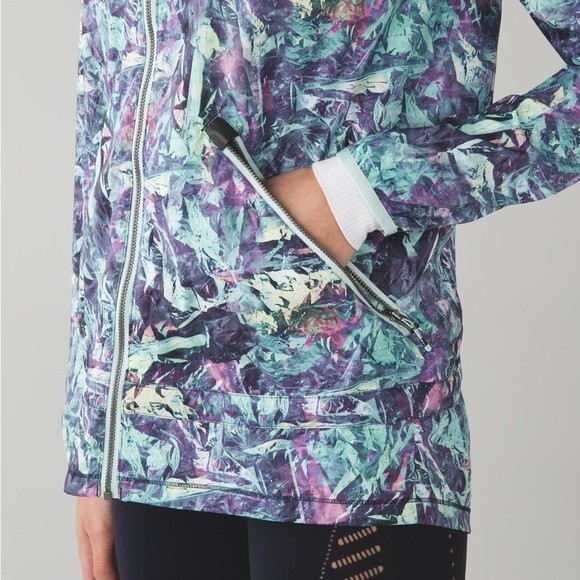 Lululemon Miss Misty Jacket II Iridescent Multi Packable Rain Jacket Sz 6 - Picture 9 of 13